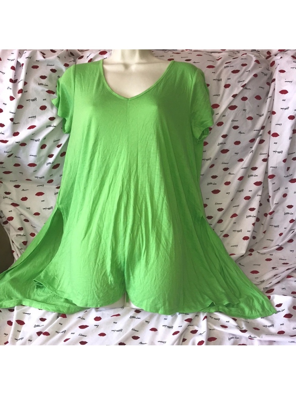 Decree medium Women’s Flowy V-Neck Tunic Top - Bright Green